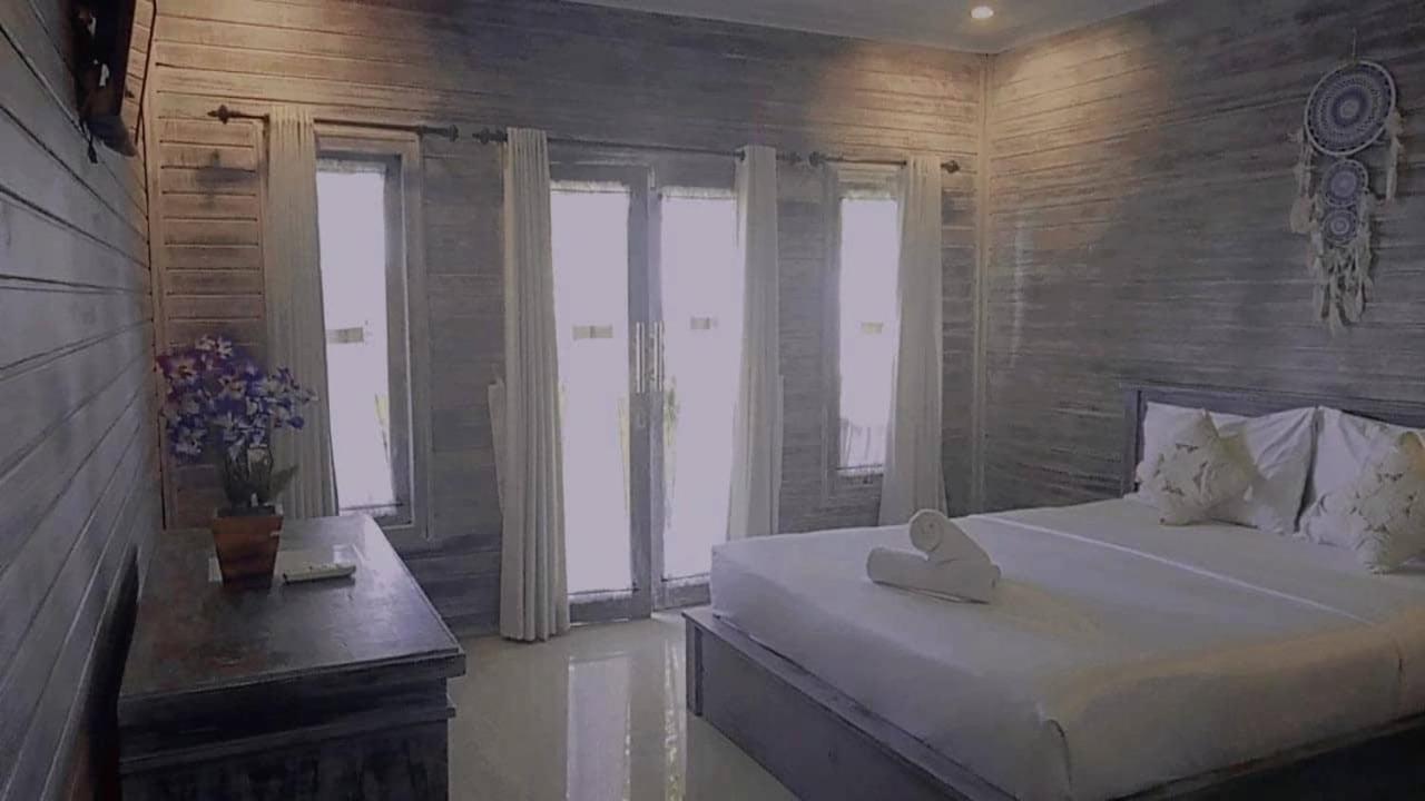 Sarinah Beach - Bistro&Bungalow Batununggul Bagian luar foto