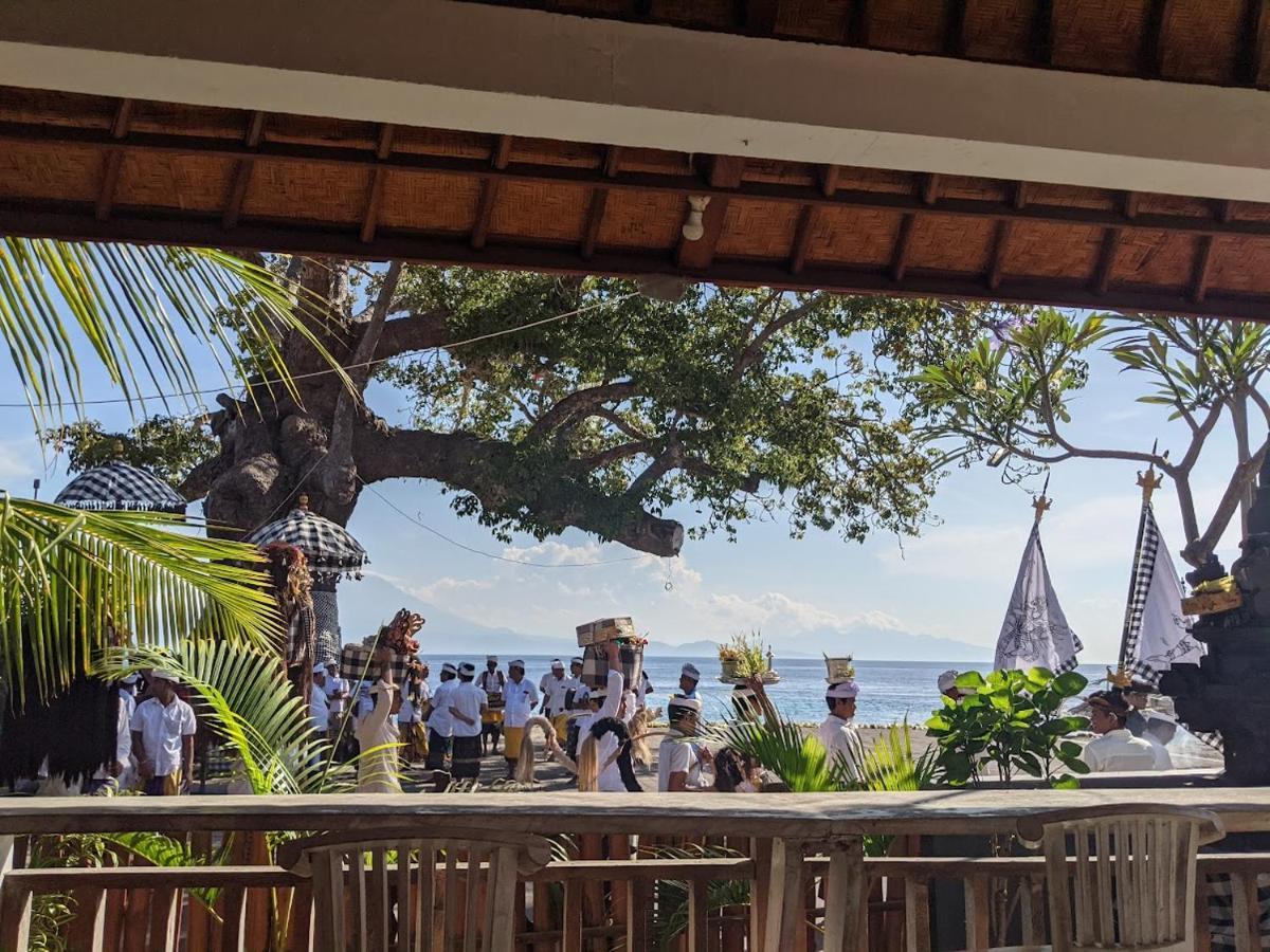 Sarinah Beach - Bistro&Bungalow Batununggul Bagian luar foto