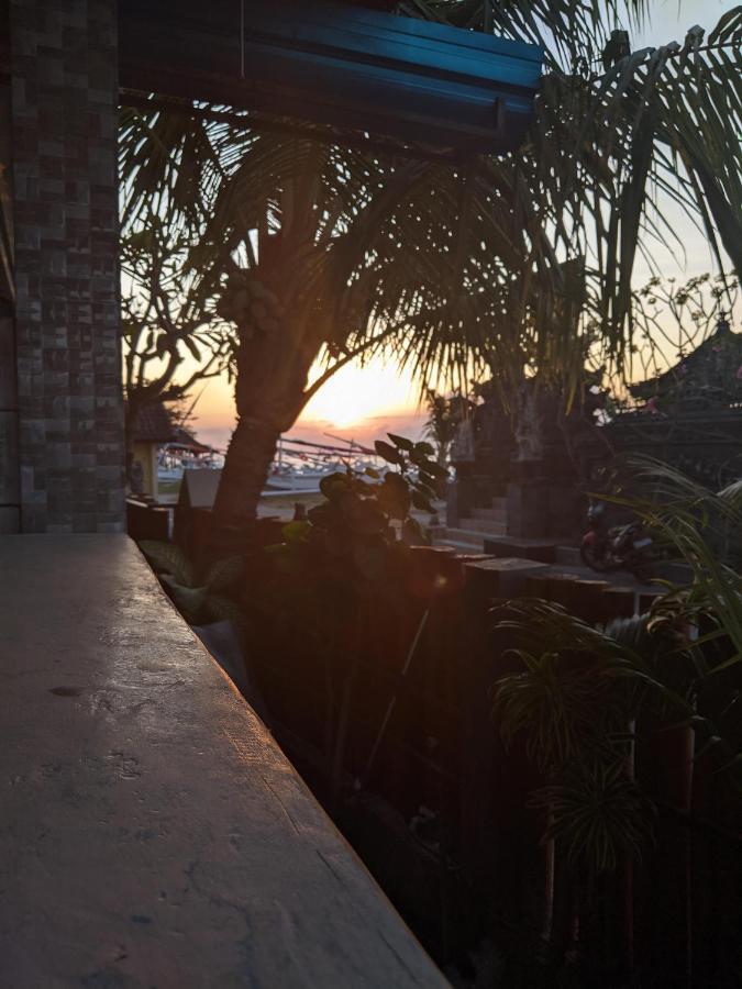 Sarinah Beach - Bistro&Bungalow Batununggul Bagian luar foto