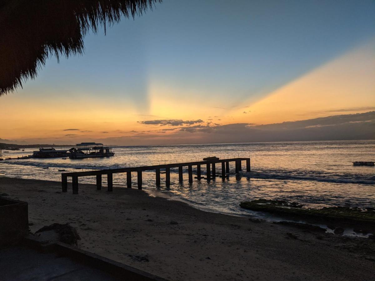 Sarinah Beach - Bistro&Bungalow Batununggul Bagian luar foto