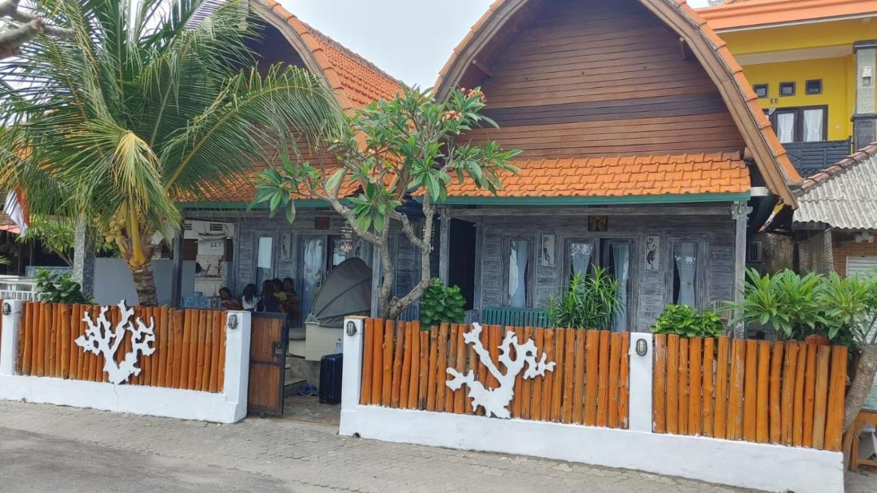 Sarinah Beach - Bistro&Bungalow Batununggul Bagian luar foto