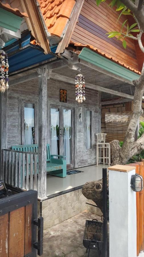 Sarinah Beach - Bistro&Bungalow Batununggul Bagian luar foto