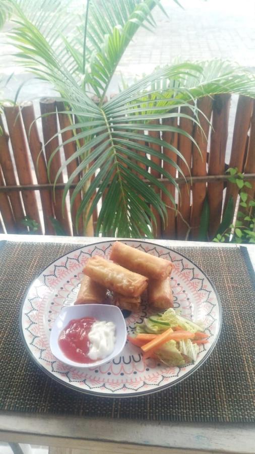 Sarinah Beach - Bistro&Bungalow Batununggul Bagian luar foto